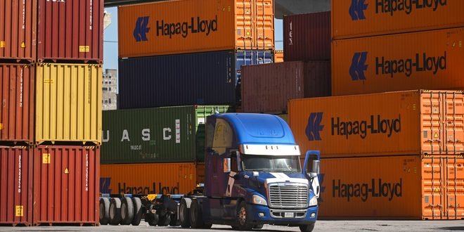 Escalada comercial: Canadá impone aranceles de hasta el 50 % a productos de EE.UU.
