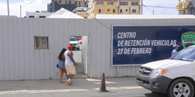 Sin parqueo y sin carro: la odisea tras el silbatazo final partido RD-Haití