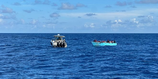 Naufragio en la Isla de Mona: Acusan de tráfico humano a tres dominicanos