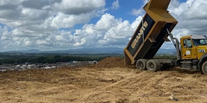 Duquesa respira: el vertedero avanza hacia su cierre mientras la carretera sigue en el olvido