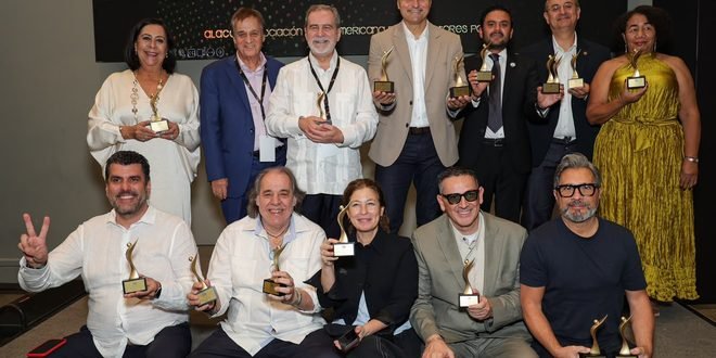 Apuesta por la excelencia: ALACOP galardona a los referentes y campañas de la consultoría política en América Latina