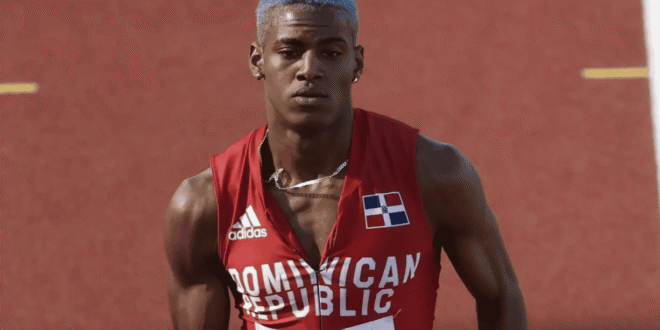 Alexander Ogando gana su serie de 200 metros y avanza a semifinales del Mundial de Atletismo 2025