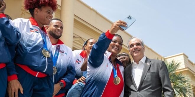 Presidente Abinader premia la historia: Atletas de Santo Domingo 2026 entrarán al Parni y se duplican fondos de incentivos