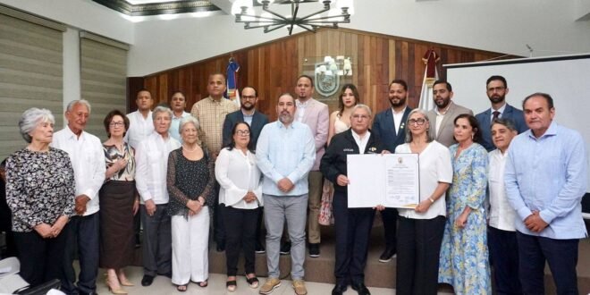 Ayuntamiento de Moca honra post mortem al Dr. Francisco “Pancho” Comprés Bencosme