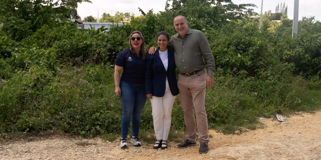 Senador Victoria Yeb dona terreno en Nagua para centro de envejecientes