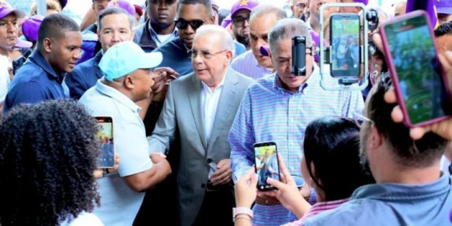Danilo Medina llama “irresponsable y demagógico” al Gobierno por decretos sobre importación de arroz