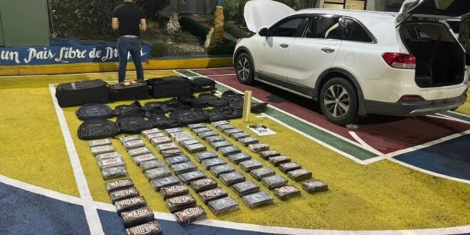 Capturan a narcotraficantes con 93 paquetes de cocaína en operativos simultáneos en Punta Cana y Santo Domingo Oeste