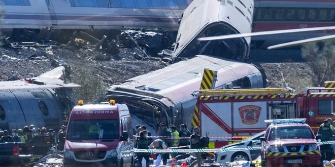 Tragedia sobre rieles: Al menos 30 muertos deja violento choque de trenes en España