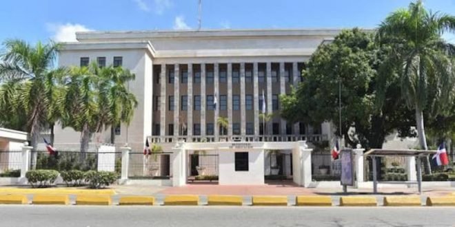 Ministerio de Educación reanuda docencia tras levantamiento de alertas amarillas