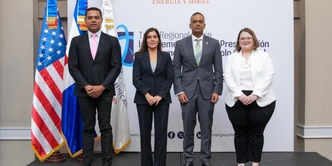 Ministro Joel Santos destaca el interés del Gobierno en la energía nuclear para el sistema eléctrico