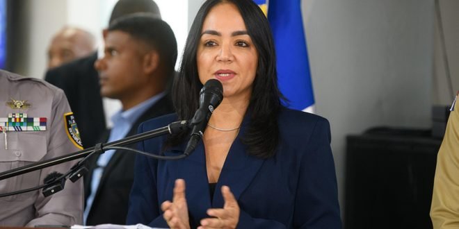 Faride Raful reaparece tras un mes de ausencia y anuncia la caída de una nueva banda de robo a comercios