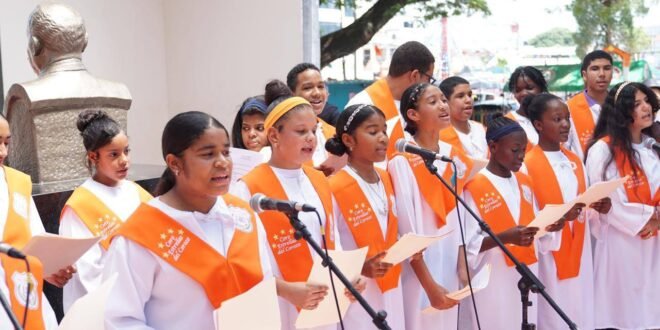 Juventud mocana deslumbra en el Festival de Coros Estudiantiles de las Patronales Rosario 2025