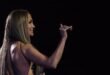 Jennifer López y su divertido encuentro con un grillo en pleno concierto