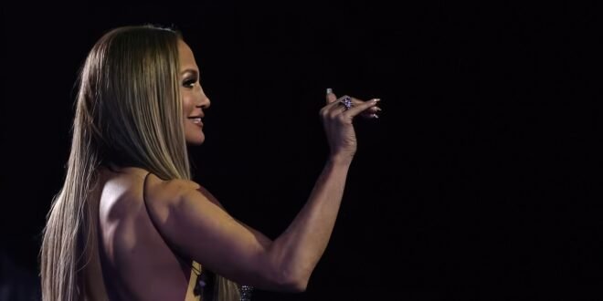 Jennifer López y su divertido encuentro con un grillo en pleno concierto