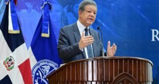 Leonel Fernández cautiva en la UASD Santiago con una conferencia magistral sobre Inteligencia Artificial y Educación Superior