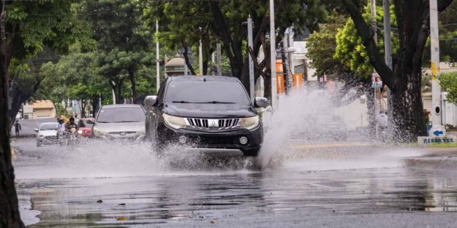 Indomet alerta: lluvias con tormentas eléctricas y ráfagas de viento continuarán hasta la noche