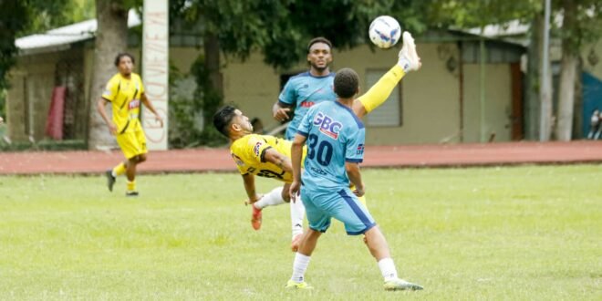 MOCA FC tropieza en Salcedo: Un penal y un inspirado Odalis Báez frenan al aurinegro