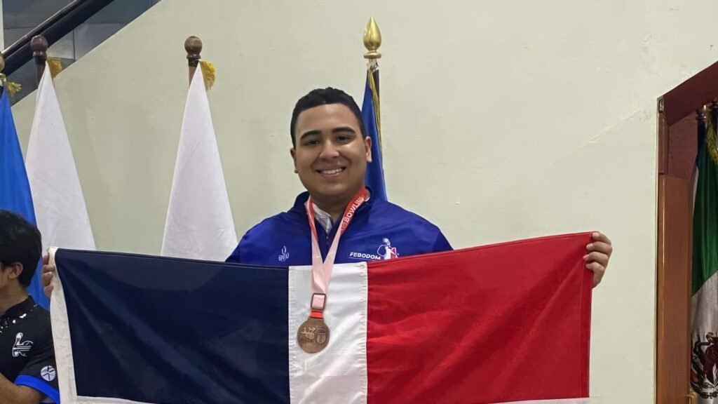 Manuel Ortega, ganador de medalla de bronce en el Campeonato Panamericano Juvenil que se celebra en ciudad de Guatemala, Guatemala.