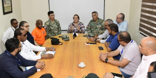 Autoridades de Santiago se declaran en sesión permanente ante efectos del huracán Erin