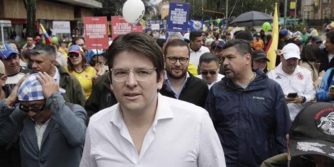 Petro anuncia denuncias contra quienes lo responsabilicen por el fallecimiento de Uribe Turbay