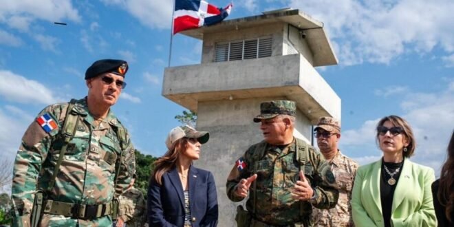 Ministro de Defensa y Embajadora de EE. UU. supervisan seguridad en la frontera de Dajabón