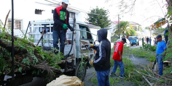 Ayuntamiento de Moca despliega la gran jornada ambiental «Barrio Limpio» en la Avenida Antonio Guzmán