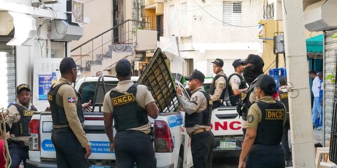 Golpe al narcotráfico: Más de 75 kilos de droga y armas de guerra incautadas