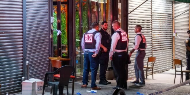 Buscan a cuatro sospechosos por tiroteo en Brooklyn que dejó tres muertos y varios heridos