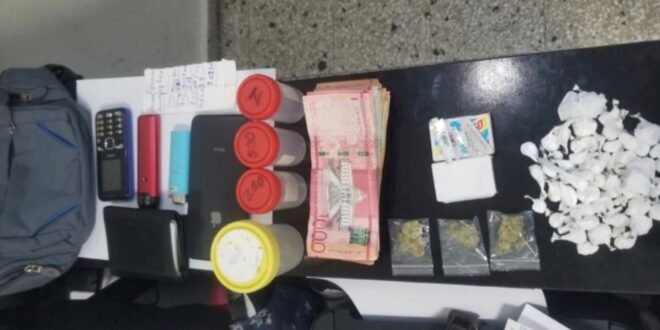Golpe al microtráfico en Jima Abajo: Policía ocupa drogas y más de RD$23,000 en efectivo