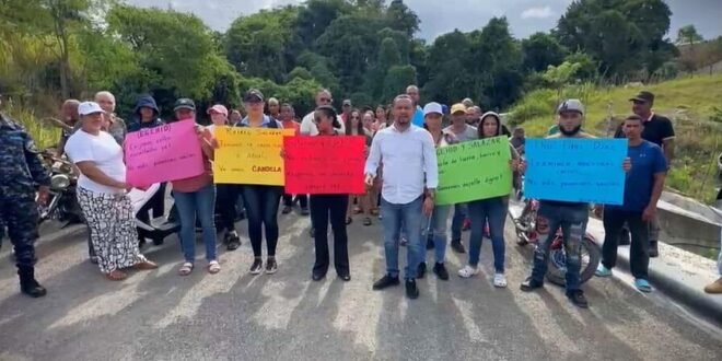 Paralizan Pinalito en Caimito, Santiago: Comunitarios exigen la terminación de su carretera tras tres años de abandono