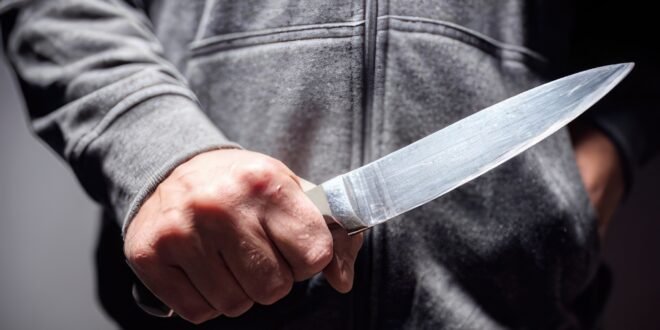Hombre hiere de varias puñaladas a su expareja y a joven por presuntos celos en Jarabacoa