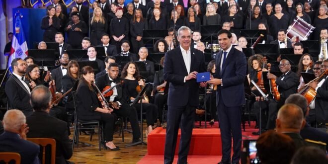 Gobierno presenta nueva grabación del Himno Nacional en acto solemne en el Palacio Nacional