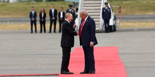 Trump y Putin extienden sus conversaciones en Alaska por más de dos horas y media en cumbre clave por Ucrania