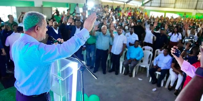 Leonel compara éxodo del PRM con apoyo balaguerista de 1996
