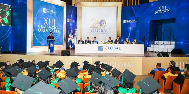 IGLOBAL gradúa a 241 nuevos profesionales en acto encabezado por Leonel Fernández