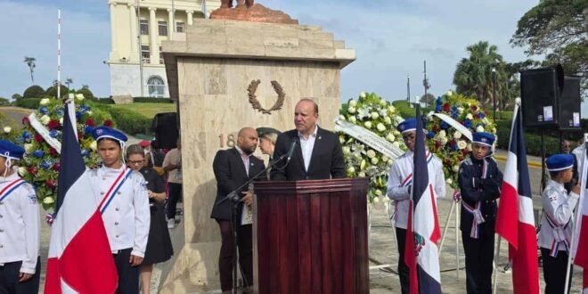 Santiago conmemora con patriotismo el 163 aniversario de la Restauración de la República