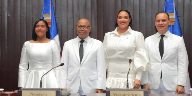 Cámara de Diputados inicia segunda legislatura con la reelección de Alfredo Pacheco como presidente
