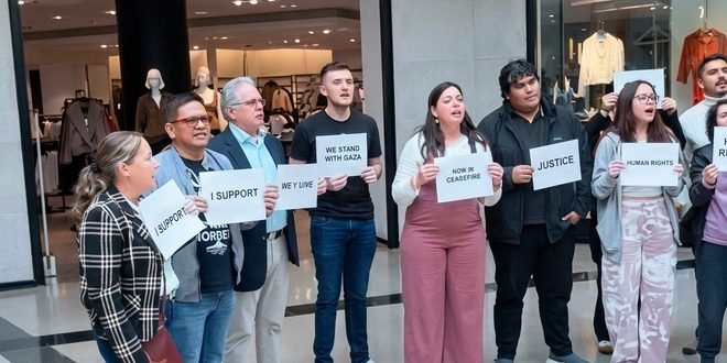 Bogotá, Colombia: protestan frente a tienda de Zara tras denuncia de trabajadora obligada a caminar descalza