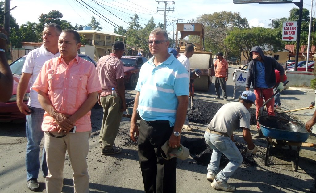 Ayuntamiento y Gobernación inmerso en arreglo de caminos