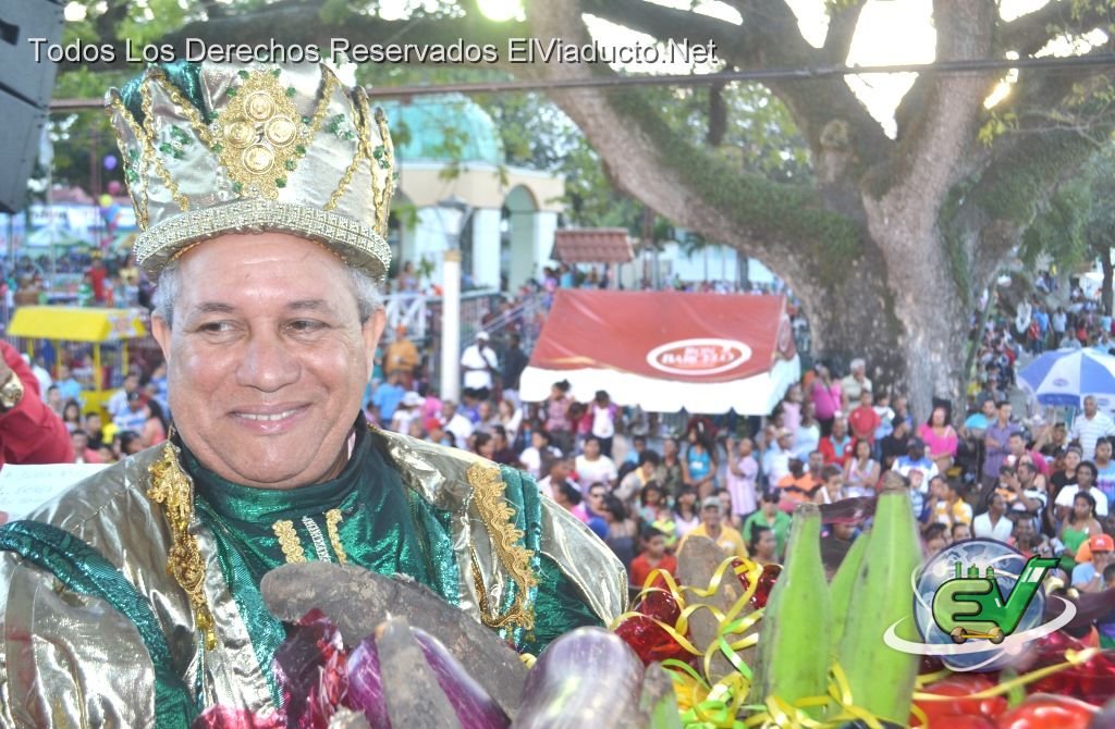 Coronan a Chono Santos como rey Momo del Carnaval Mocano 2014