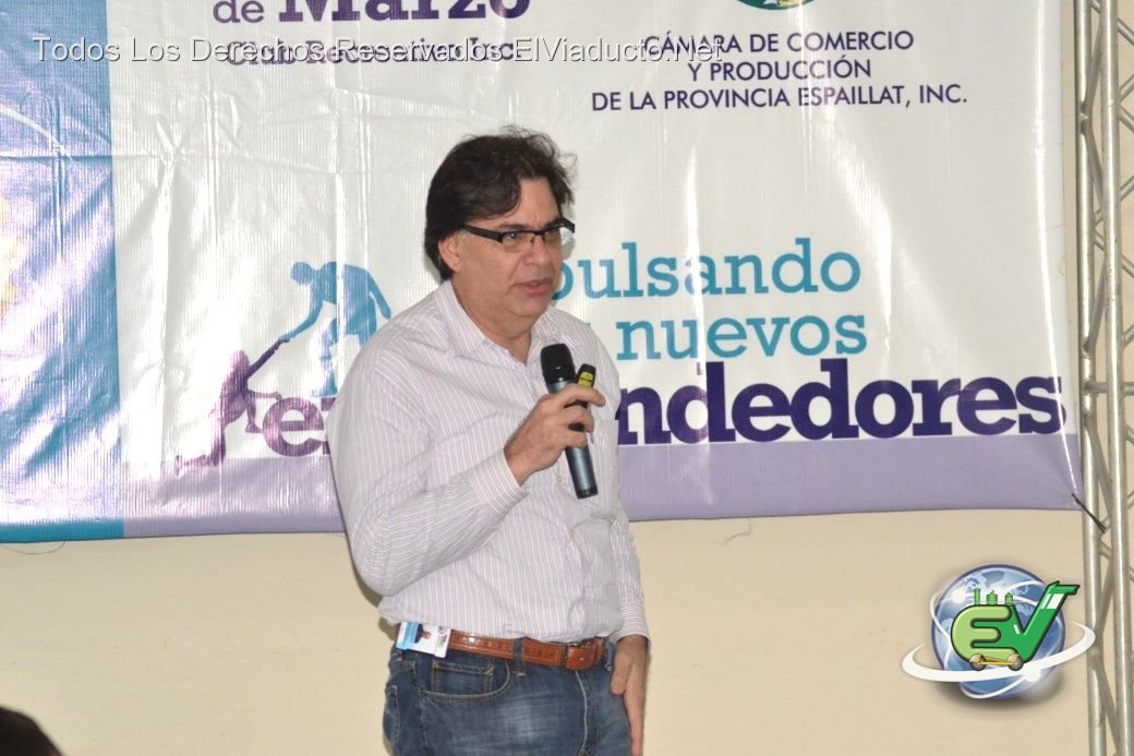 charla sobre Emprendedores, impartida por el Licenciado Miguel Checo