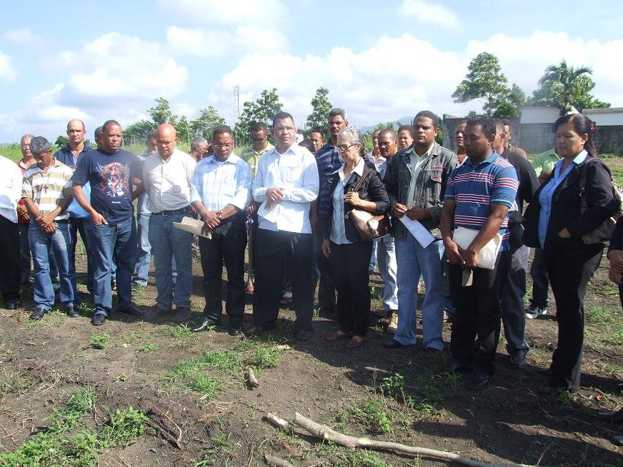 Empleados y Residentes en el acto de inicio de trabajos anexo cementerio de Las lagunas