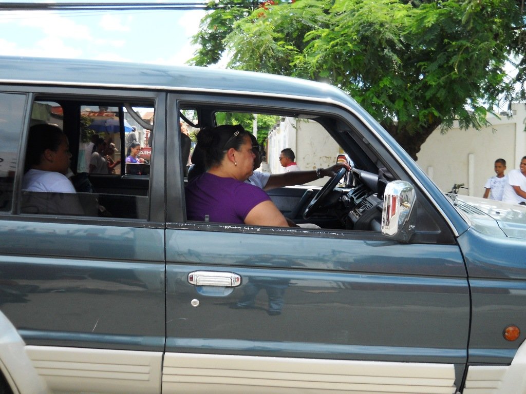 La esposa de Santos Guzmán camino al cementerio de Moca