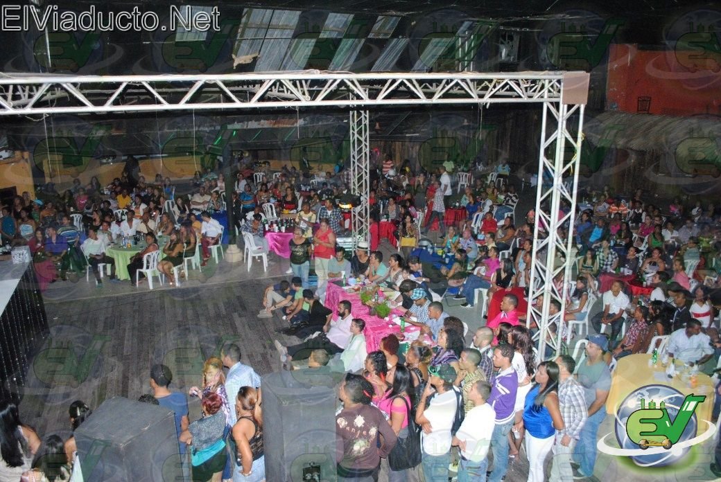 Publico asistente al evento Miss Espaillat Gay 2012