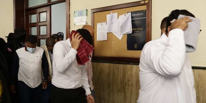 Se entrega gastroenteróloga tras fallido allanamiento